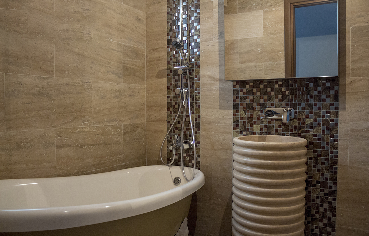 3 piatra naturala baie
